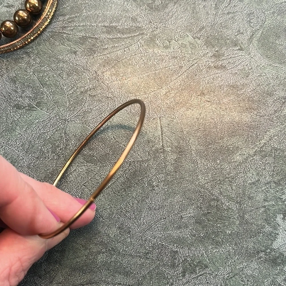 Vintage brass coloured bracelets - Picture 3 of 12